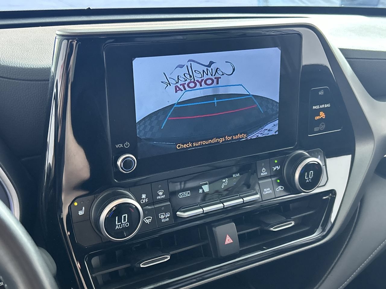 Used 2025 Toyota Highlander XLE AWD/4WD image 19