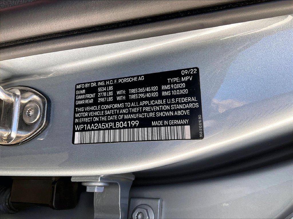Certified 2023 Porsche Macan AWD/4WD image 35
