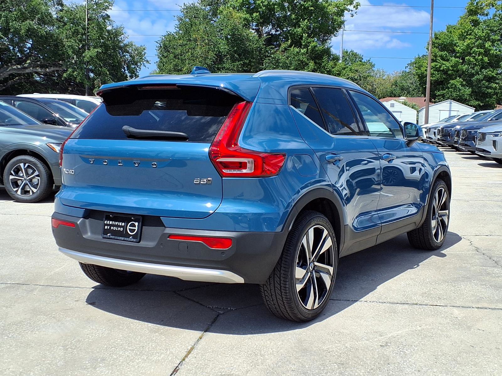 Certified 2023 Volvo XC40 B5 Plus AWD/4WD image 7