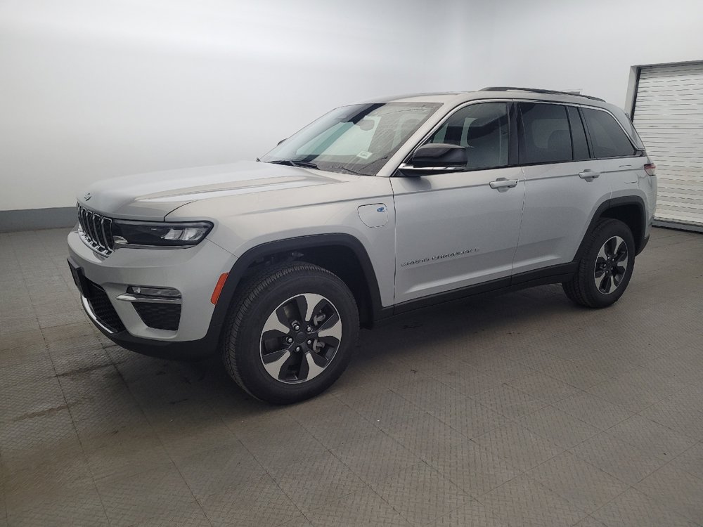 Used 2023 Jeep Grand Cherokee 4WD 4xe image 2
