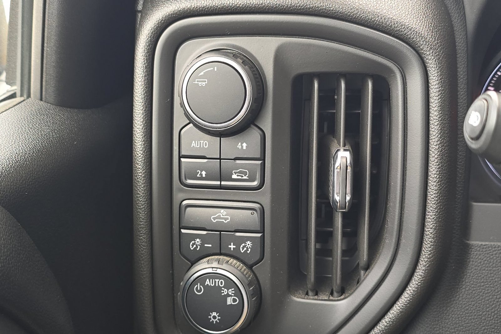 Used 2023 Chevrolet Silverado 1500 Custom w/ LPO, Dark Essentials Package AWD/4WD image 27