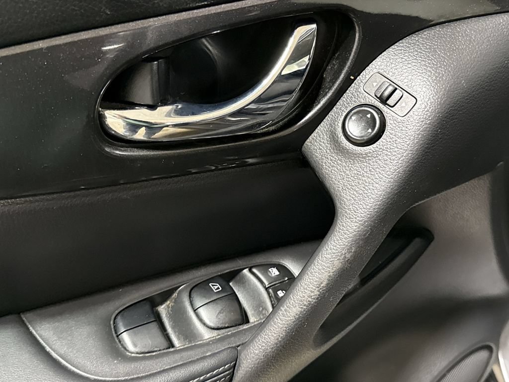 Used 2018 Nissan Rogue S AWD/4WD image 20