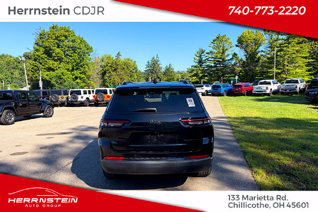 Used 2023 Jeep Grand Cherokee L Laredo AWD/4WD image 31