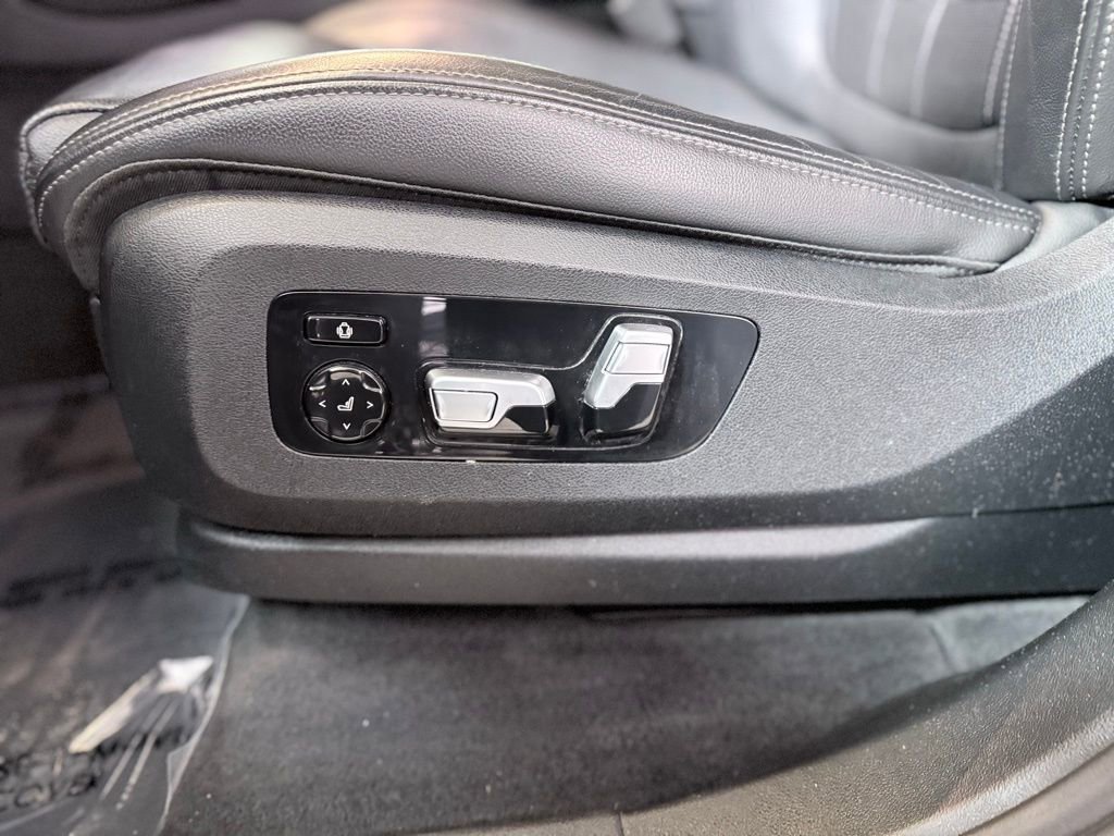 Used 2020 BMW X7 xDrive40i w/ Luxury Seating Package image 18