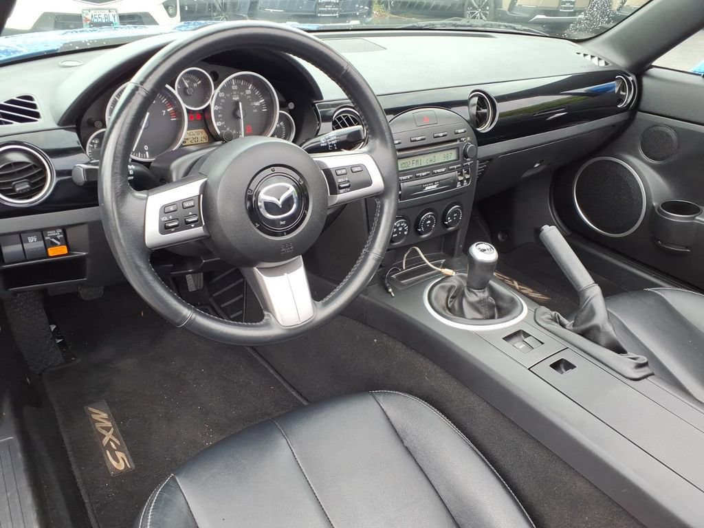 Used 2006 MAZDA MX-5 Miata Grand Touring RWD image 10