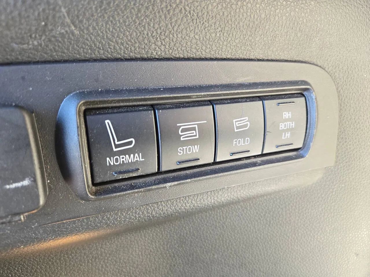 Used 2014 Ford Explorer Limited w/ Equipment Group 301A AWD/4WD image 11