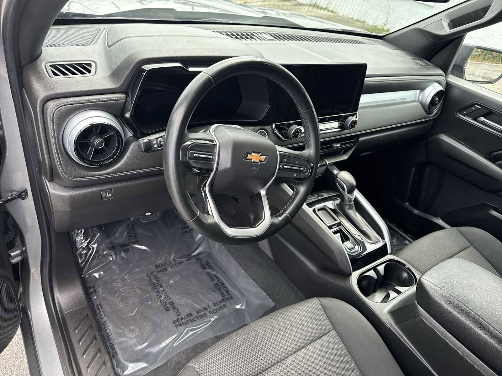 Used 2023 Chevrolet Colorado LT RWD image 2
