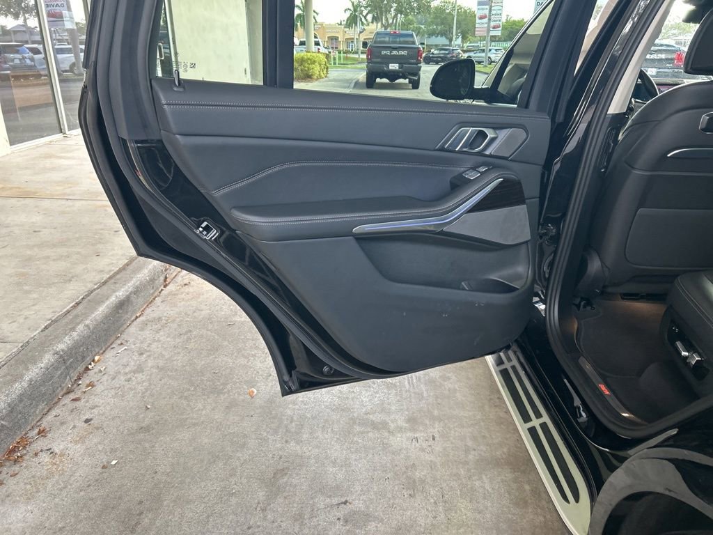 Used 2025 BMW X7 xDrive40i image 49