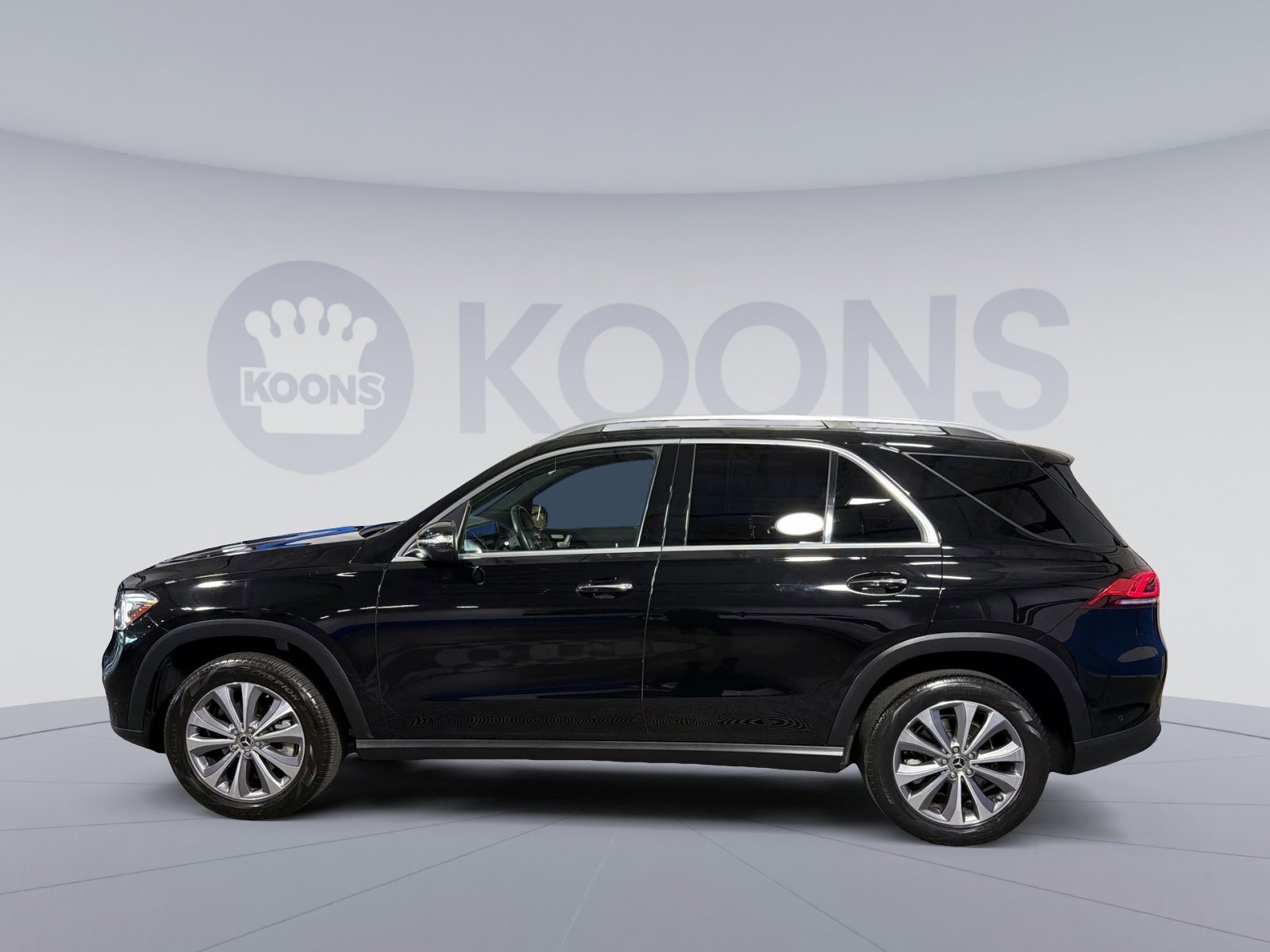 Used 2021 Mercedes-Benz GLE 350 4MATIC w/ Premium Package image 2