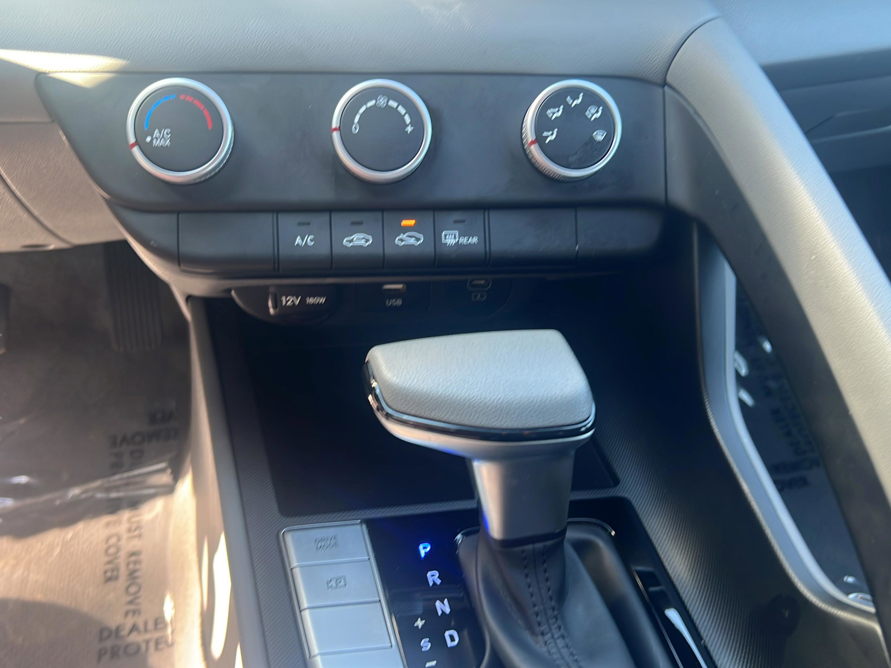 Certified 2024 Hyundai Elantra SE image 14
