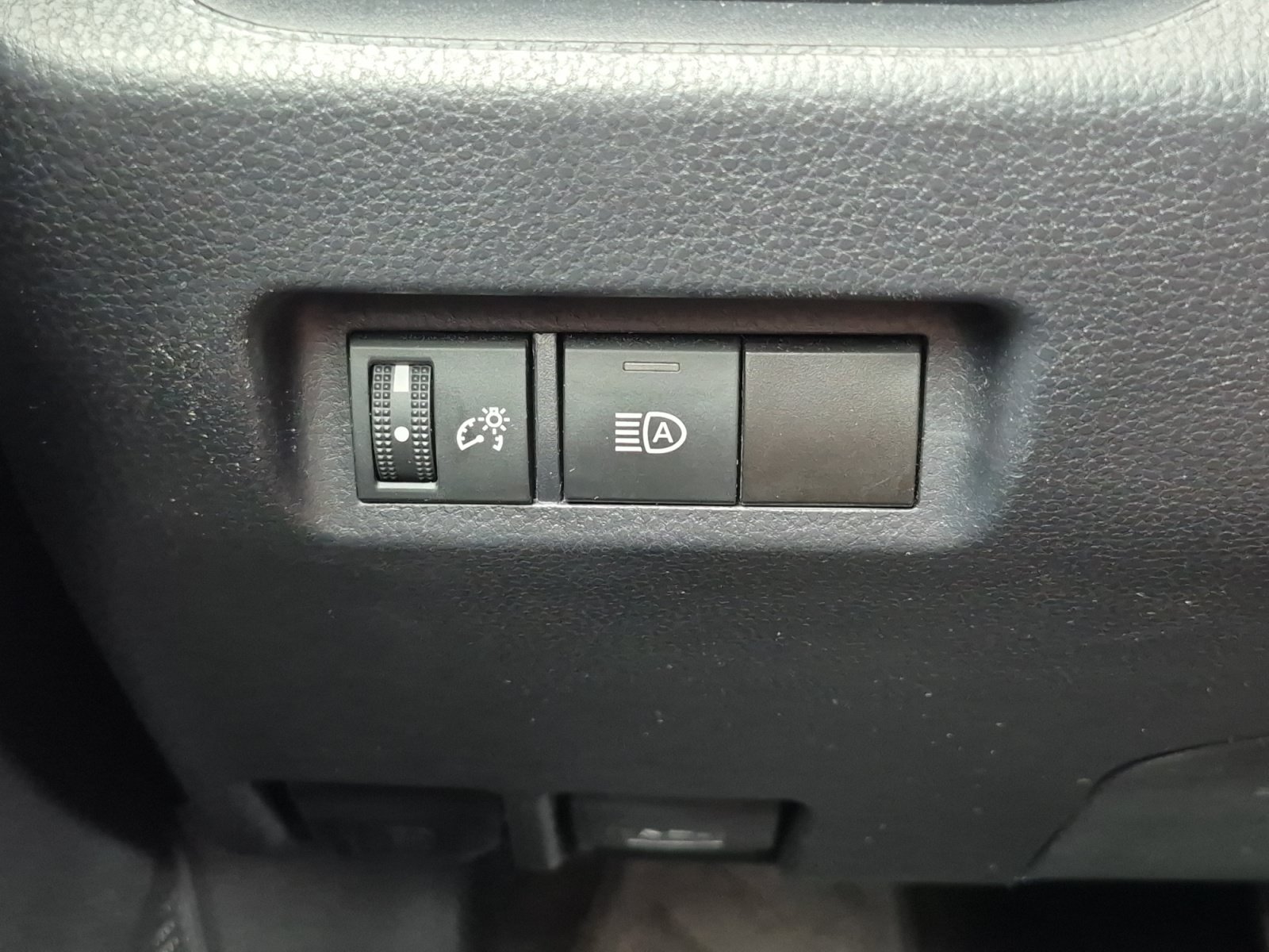 Used 2024 Toyota RAV4 XLE AWD/4WD image 10