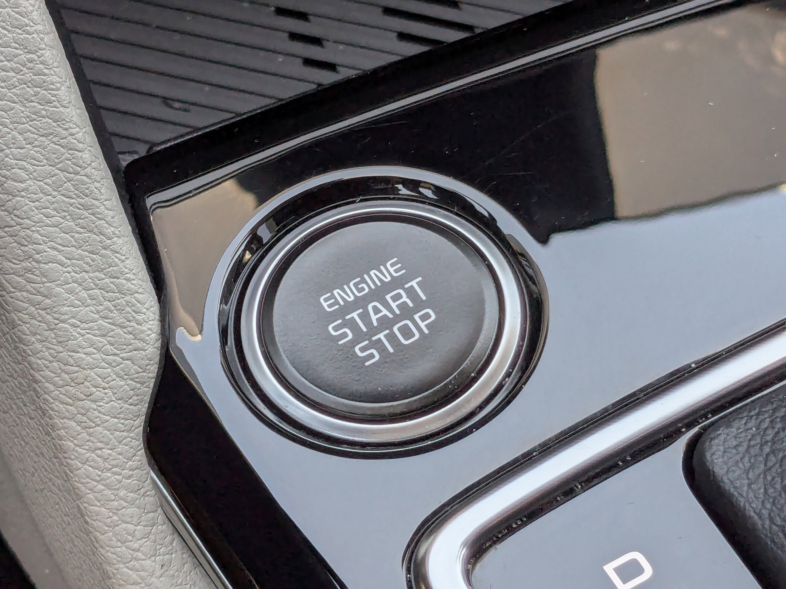 Used 2025 Kia Sportage EX FWD image 28