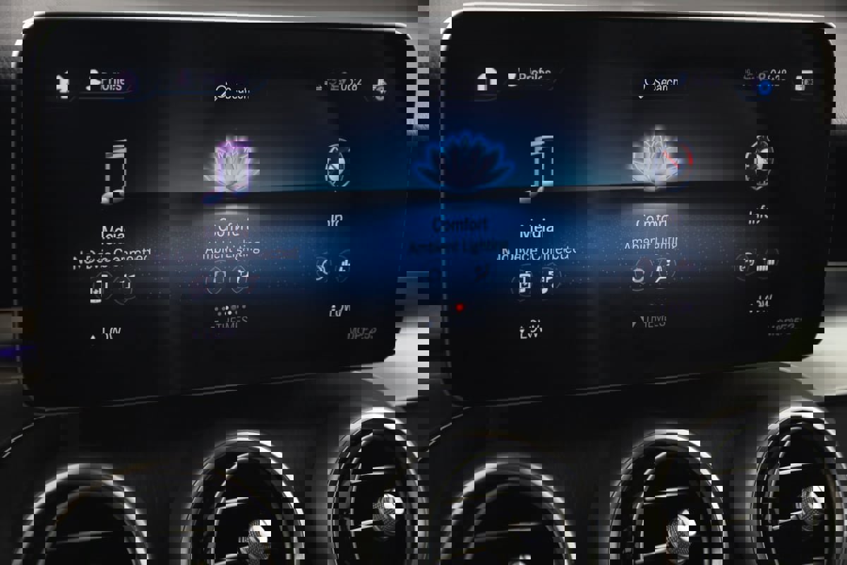 Used 2022 Mercedes-Benz GLC 300 4MATIC w/ Driver Assistance Package image 38