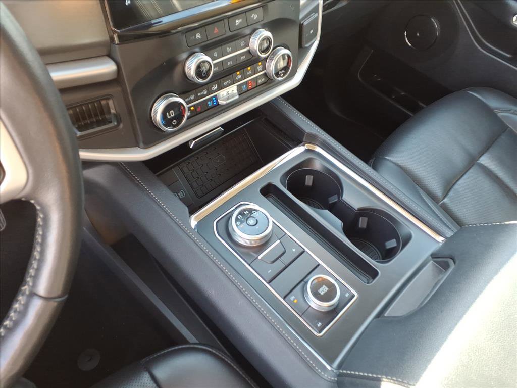 Used 2024 Ford Expedition XLT image 15