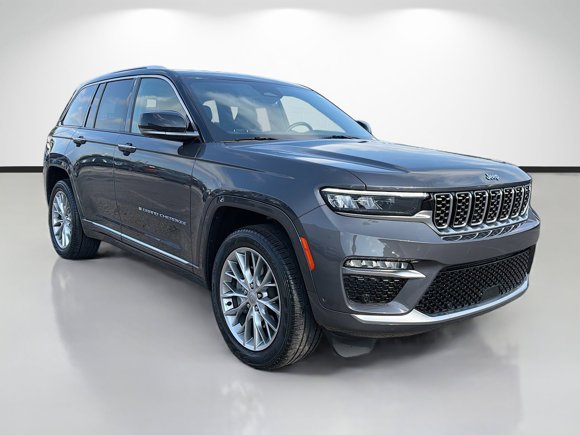 Used 2024 Jeep Grand Cherokee Summit w/ Advanced Protech Group IV image 1