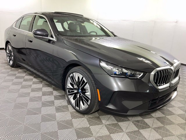 Used 2025 BMW i5 xDrive40 w/ Premium Package AWD/4WD image 4