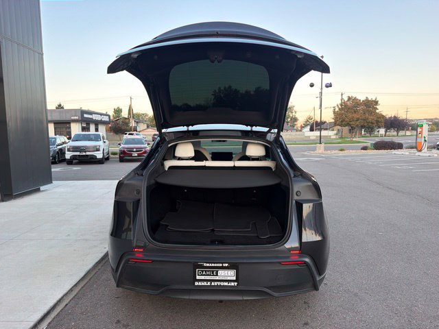 Used 2026 Tesla Model Y Long Range AWD/4WD image 8