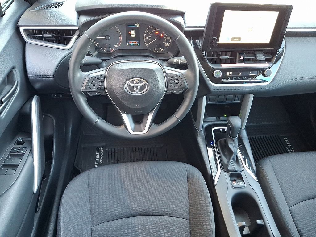 Used 2024 Toyota Corolla Cross LE image 2
