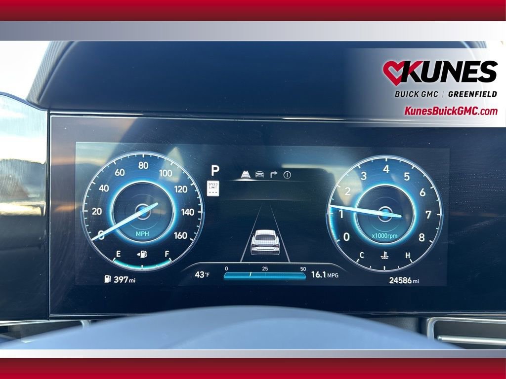 Used 2025 Hyundai Elantra SEL image 19