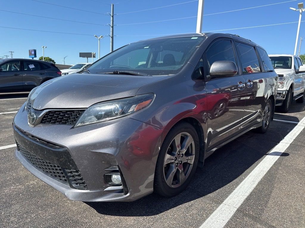Used 2018 Toyota Sienna SE FWD image 1