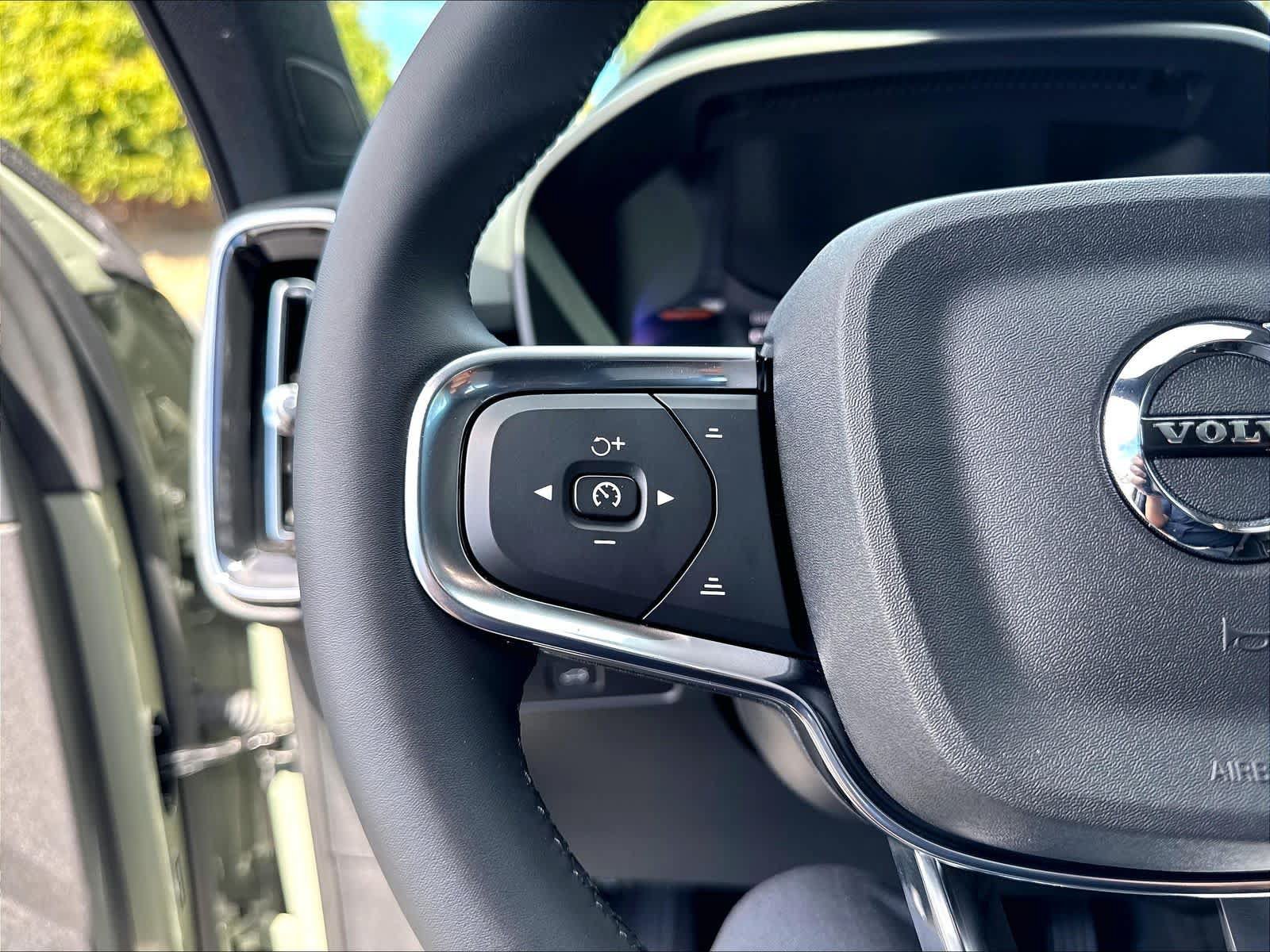 Used 2023 Volvo XC40 Recharge Plus w/ Protection Package Premier AWD/4WD image 21