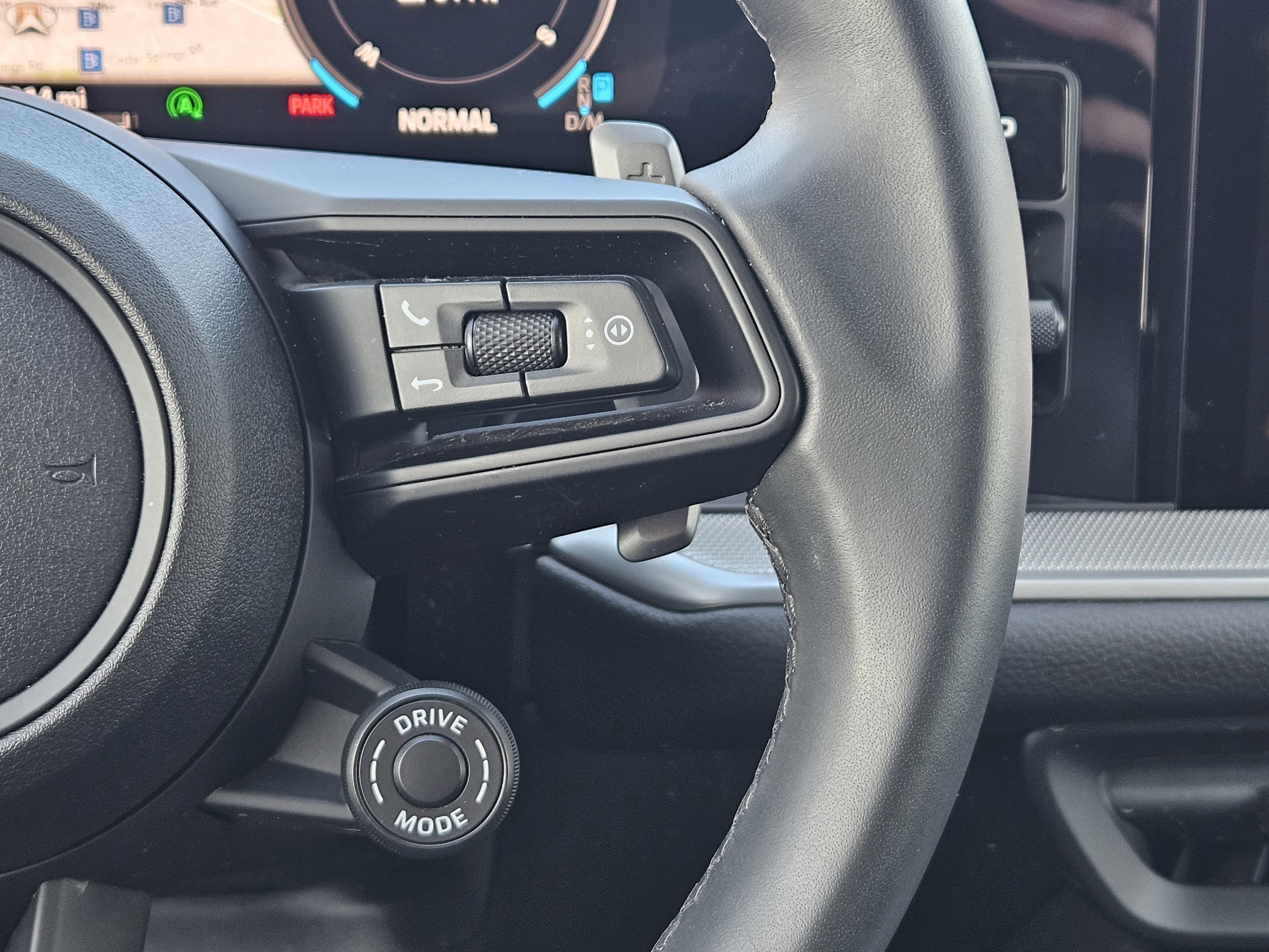 Used 2025 Porsche Cayenne image 27