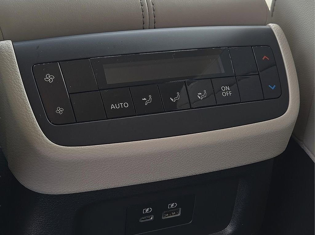 Used 2023 Nissan Pathfinder SL AWD/4WD image 12