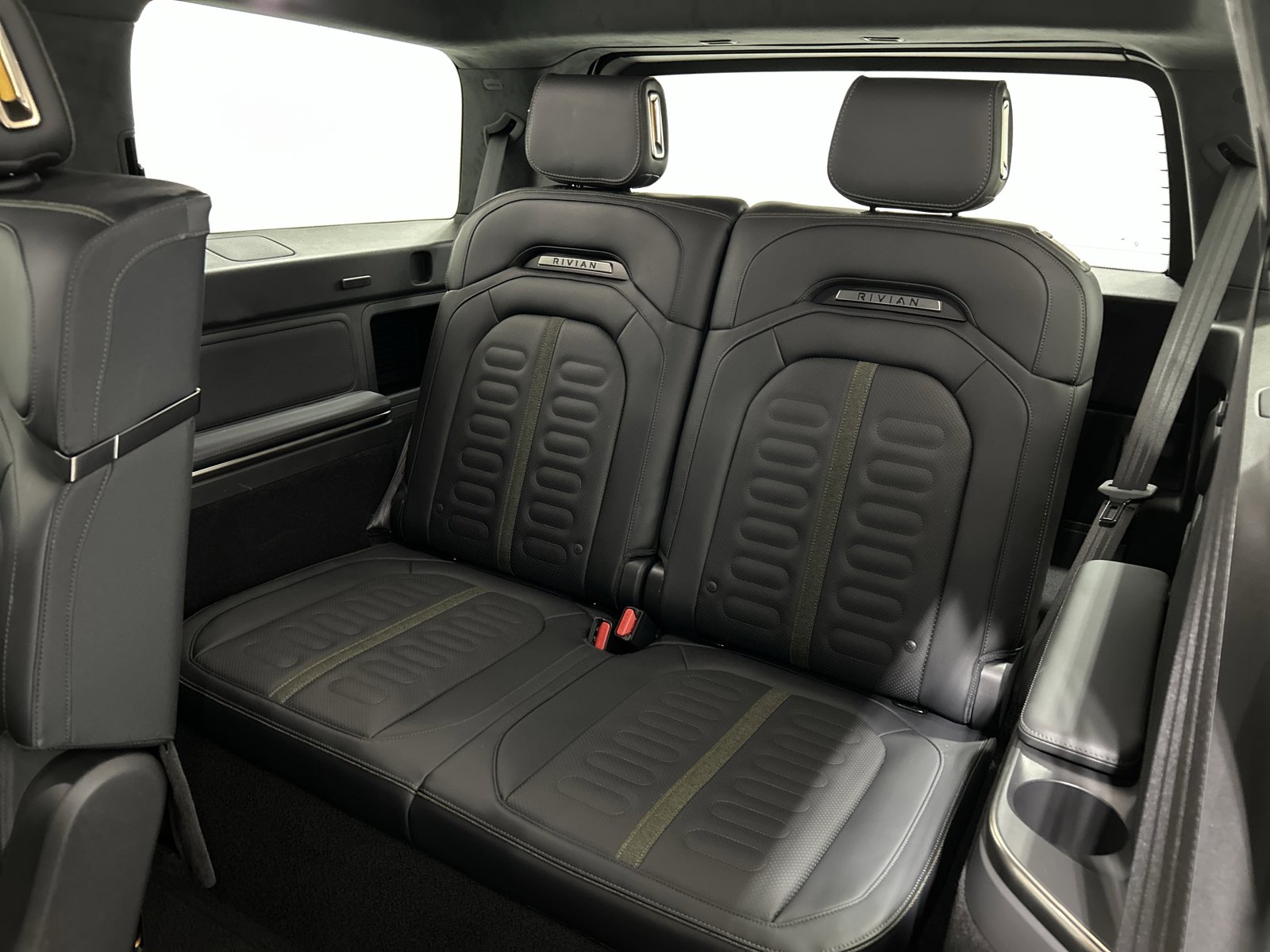 Used 2025 Rivian R1S Adventure image 22