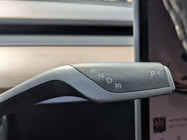 Used 2023 Tesla Model 3 Standard Range image 9