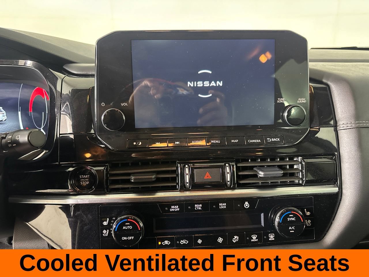 Used 2025 Nissan Pathfinder Platinum FWD image 19