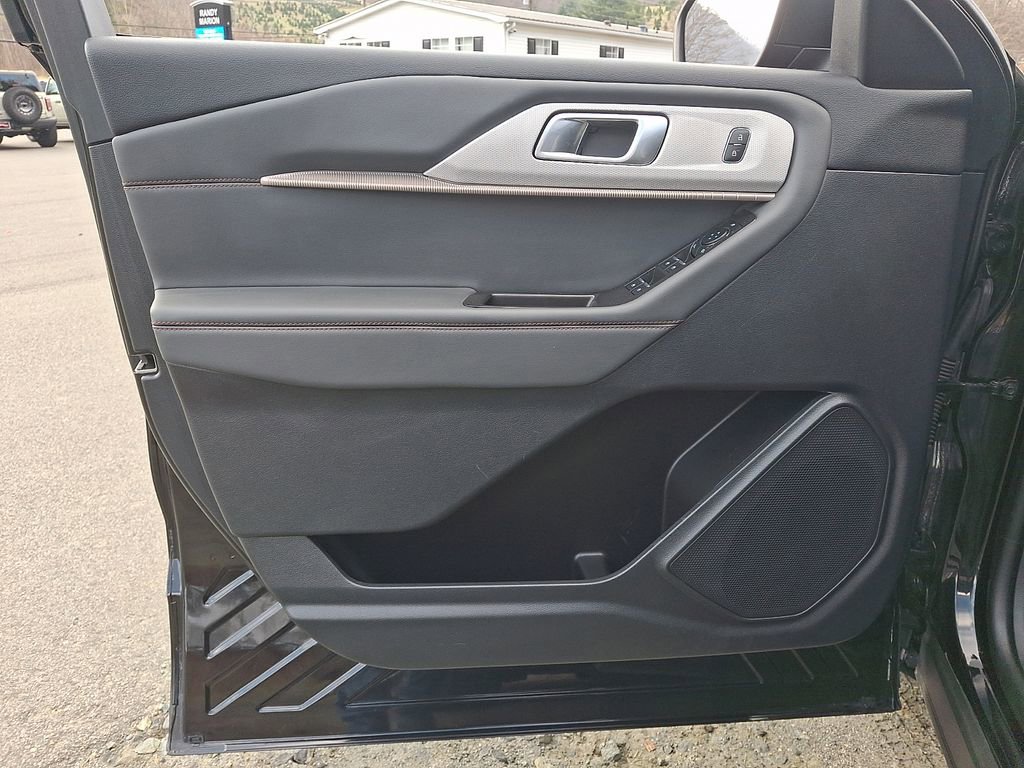 Used 2025 Ford Explorer Active w/ Active Comfort Package AWD/4WD image 12