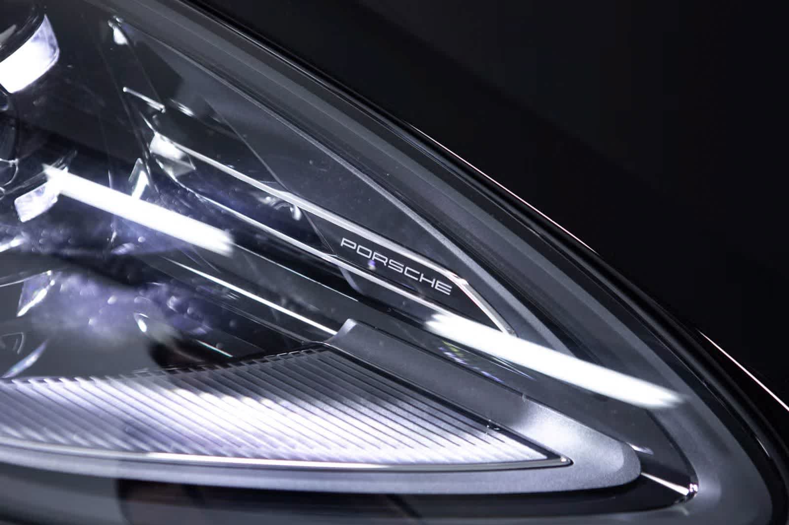 Certified 2026 Porsche Macan AWD/4WD image 16