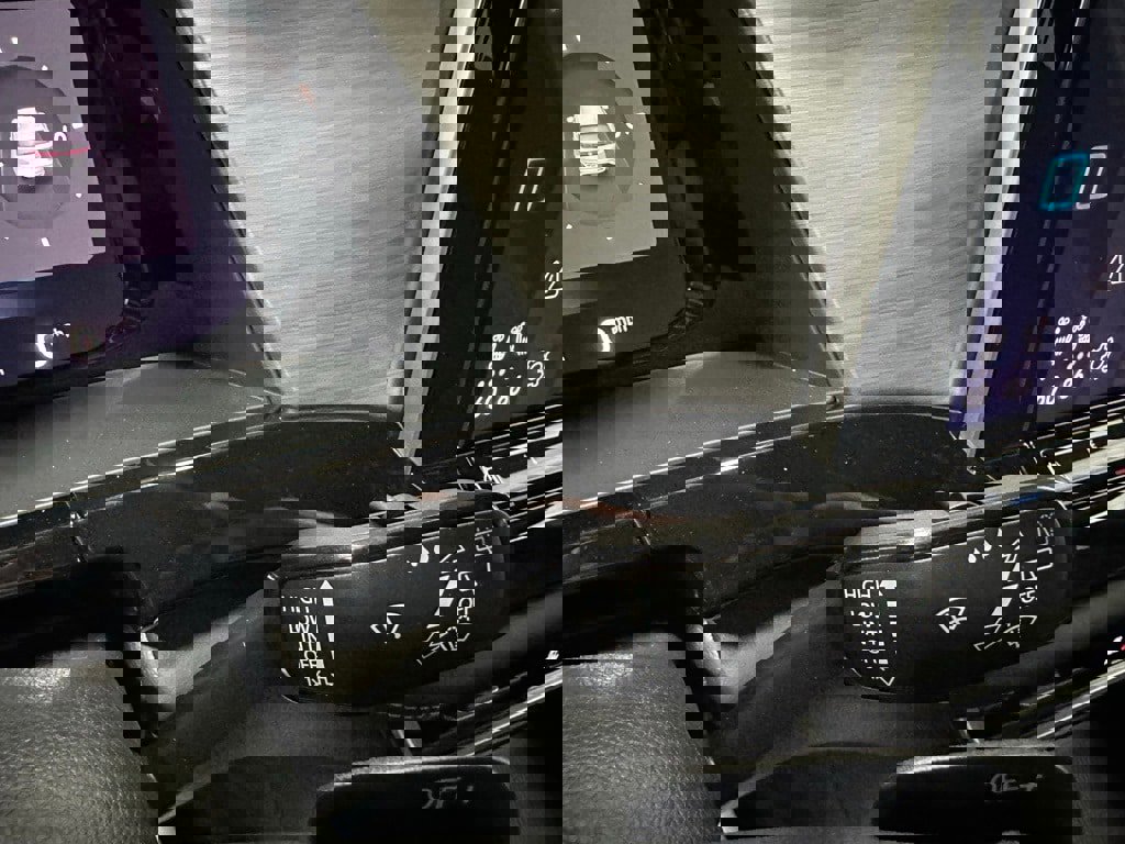 Used 2025 Volkswagen Atlas Cross Sport SE image 23