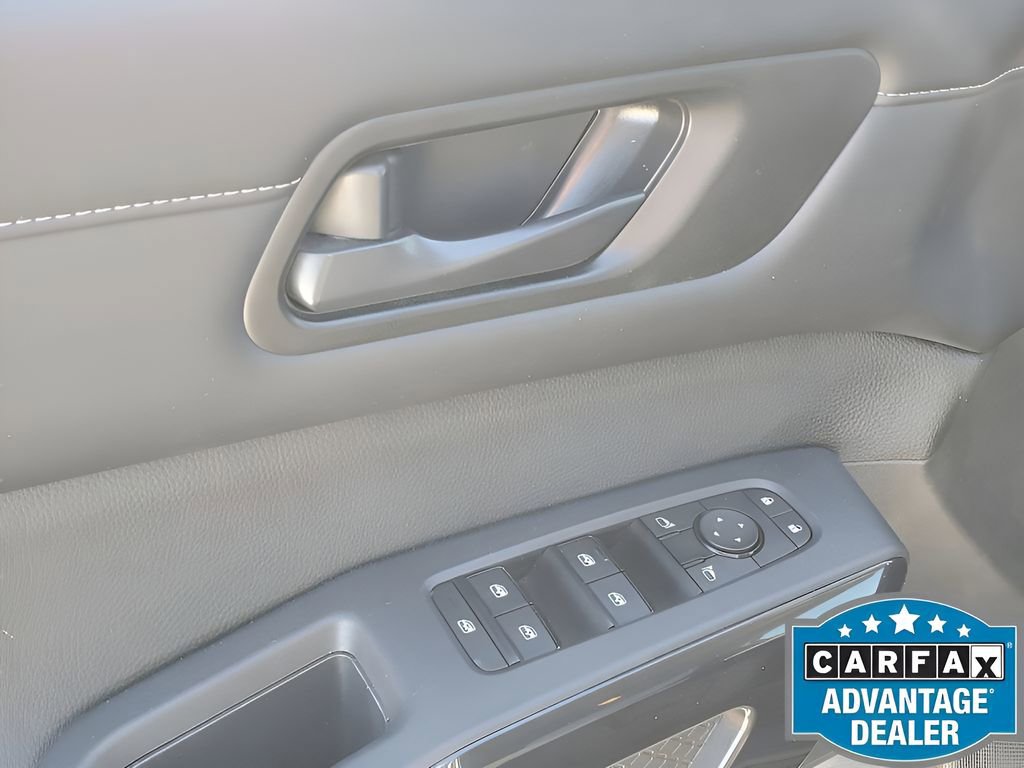 Certified 2025 Nissan Pathfinder SV image 37