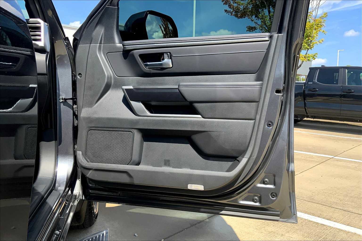Used 2025 Toyota Sequoia Platinum image 22