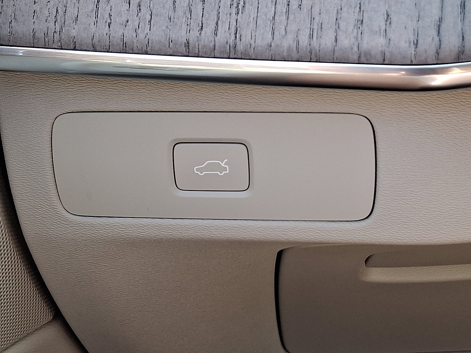 Certified 2024 Volvo XC90 B6 Plus w/ Protection Package image 26