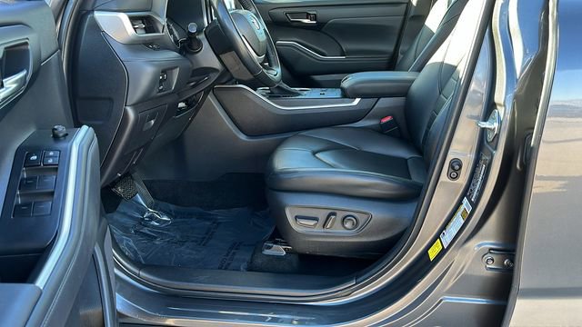 Used 2023 Toyota Highlander XLE image 18