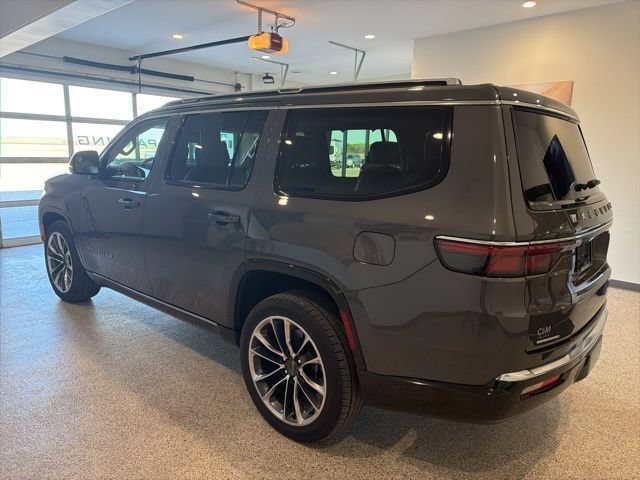 Used 2023 Jeep Wagoneer Series III w/ Premium Group I AWD/4WD image 4
