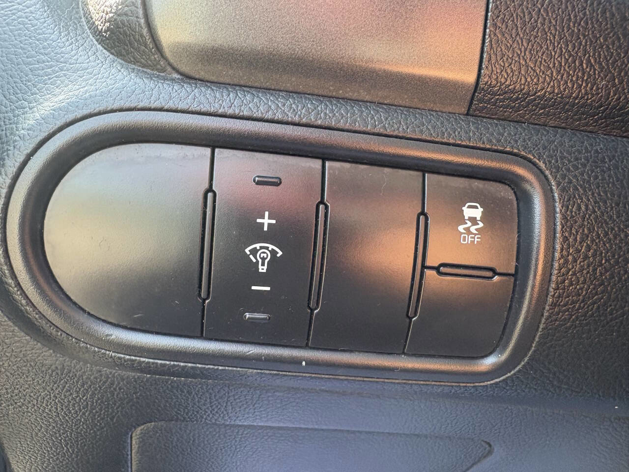 Used 2017 Kia Forte LX image 23