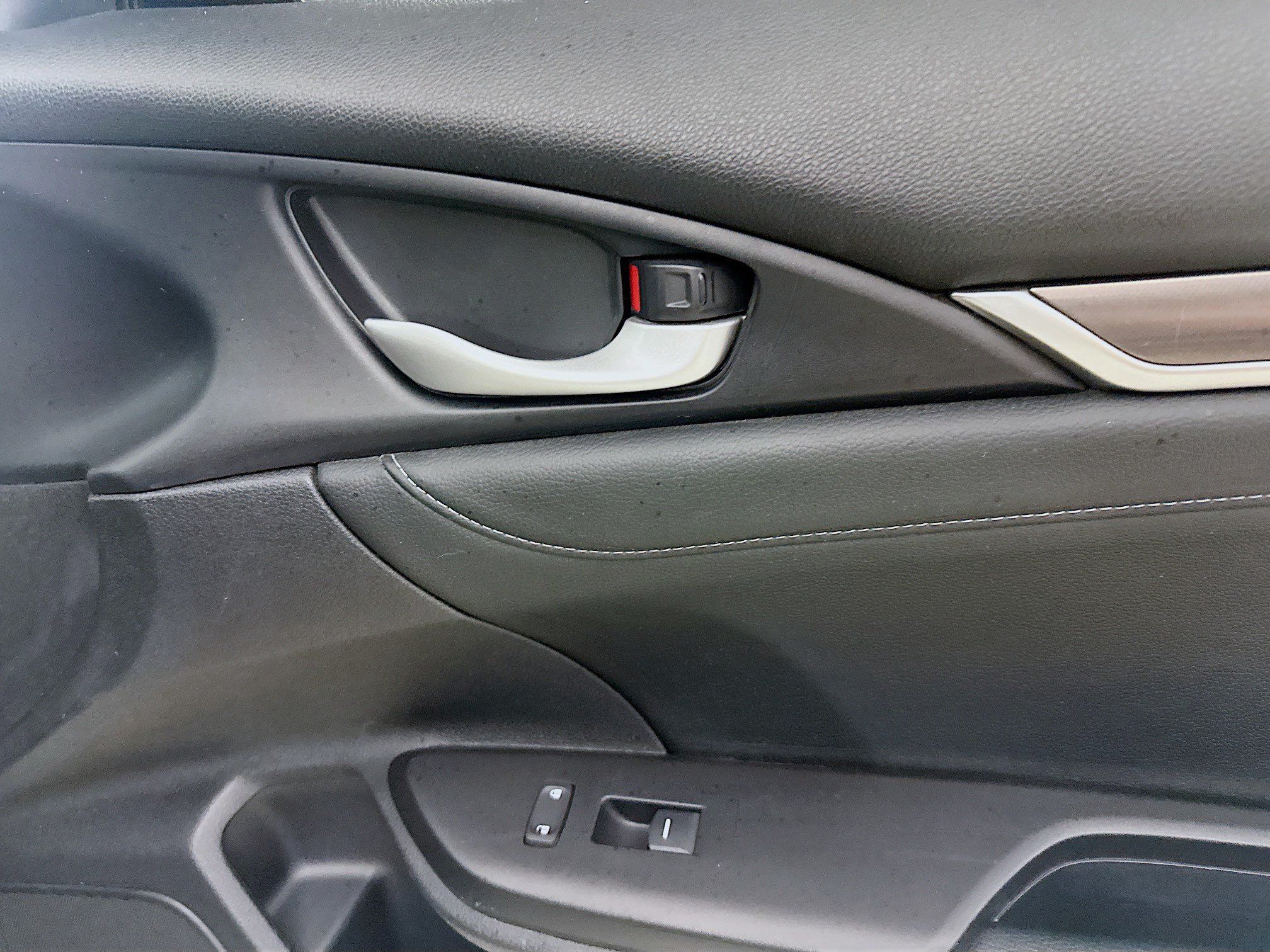Used 2019 Honda Civic Touring image 31