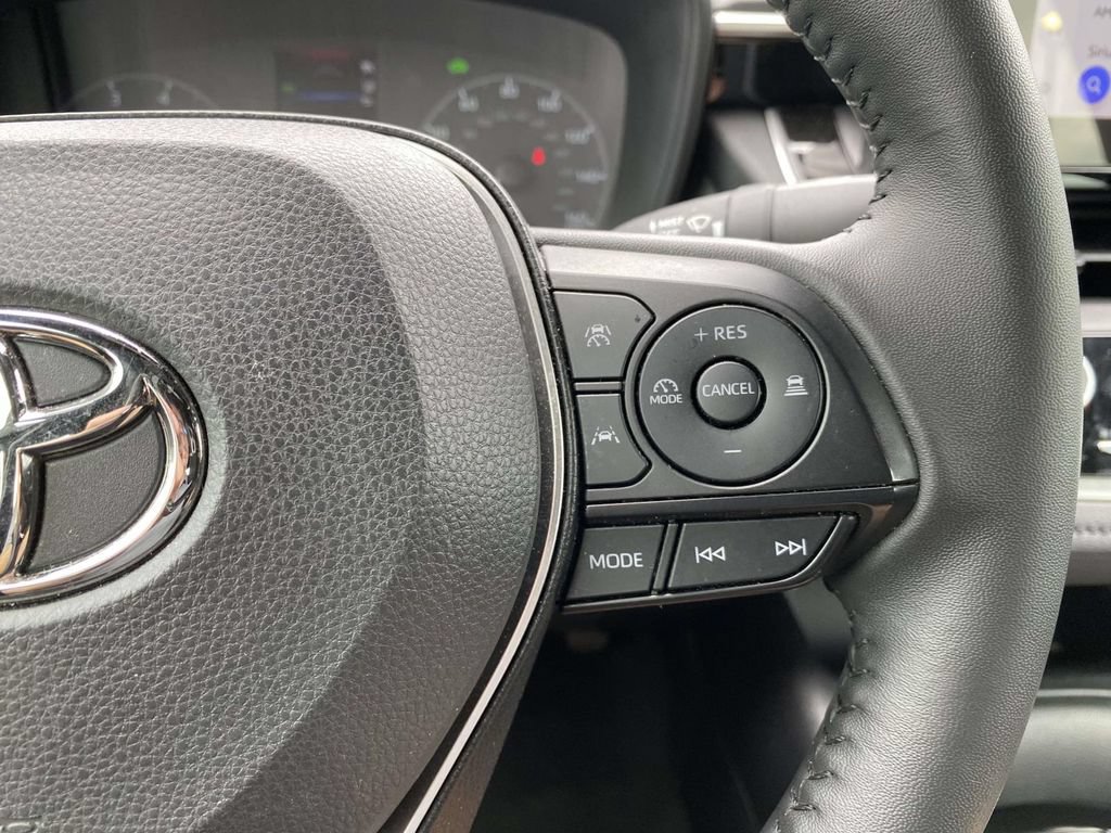 Used 2025 Toyota Corolla SE FWD image 25