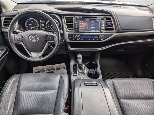 Used 2017 Toyota Highlander Limited image 16