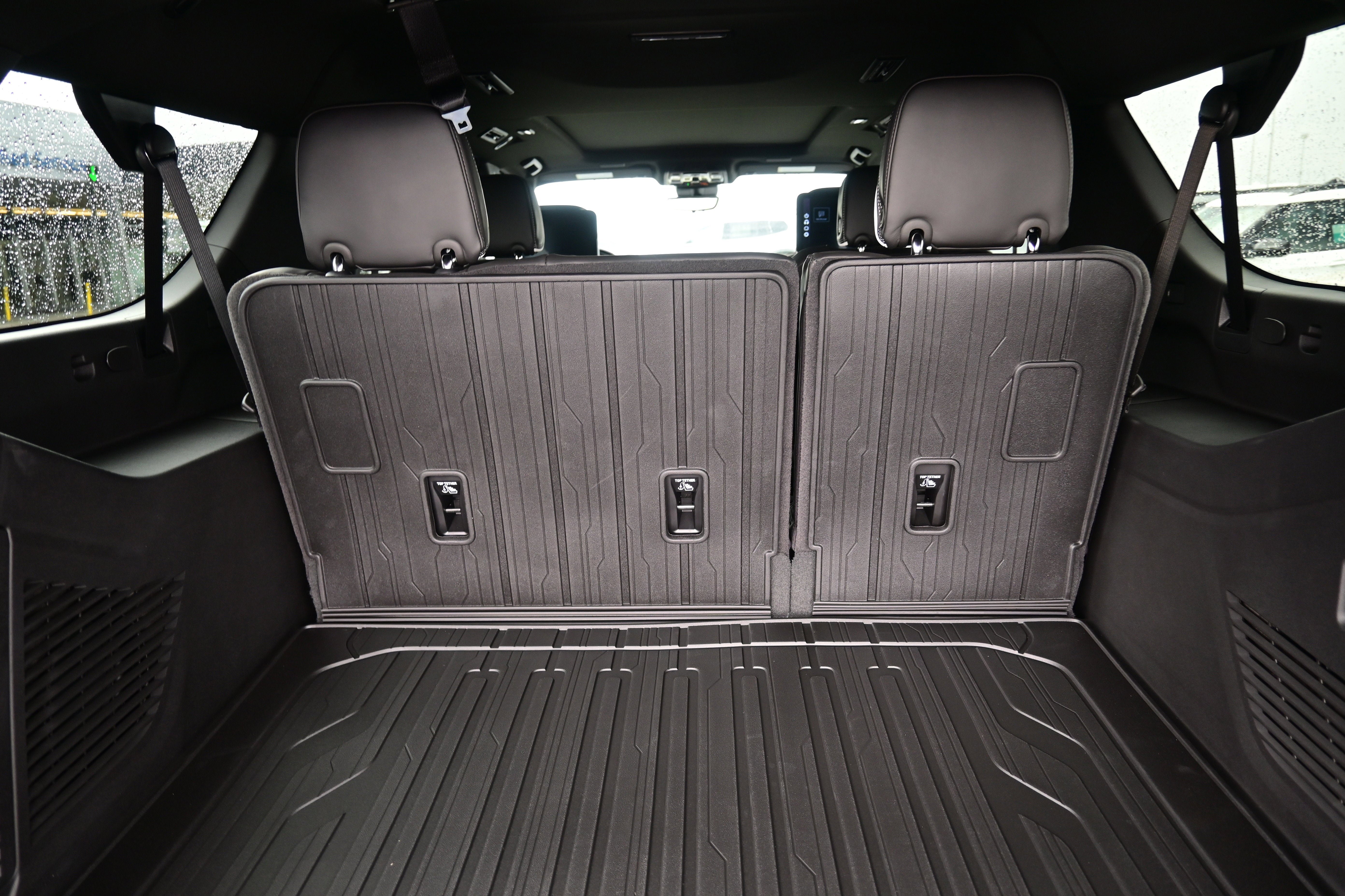 New 2026 GMC Yukon XL AT4 Ultimate w/ LPO, Floor Liner Package image 14