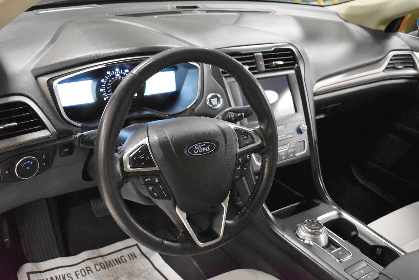 Used 2020 Ford Fusion SE w/ Equipment Group 151A FWD image 11