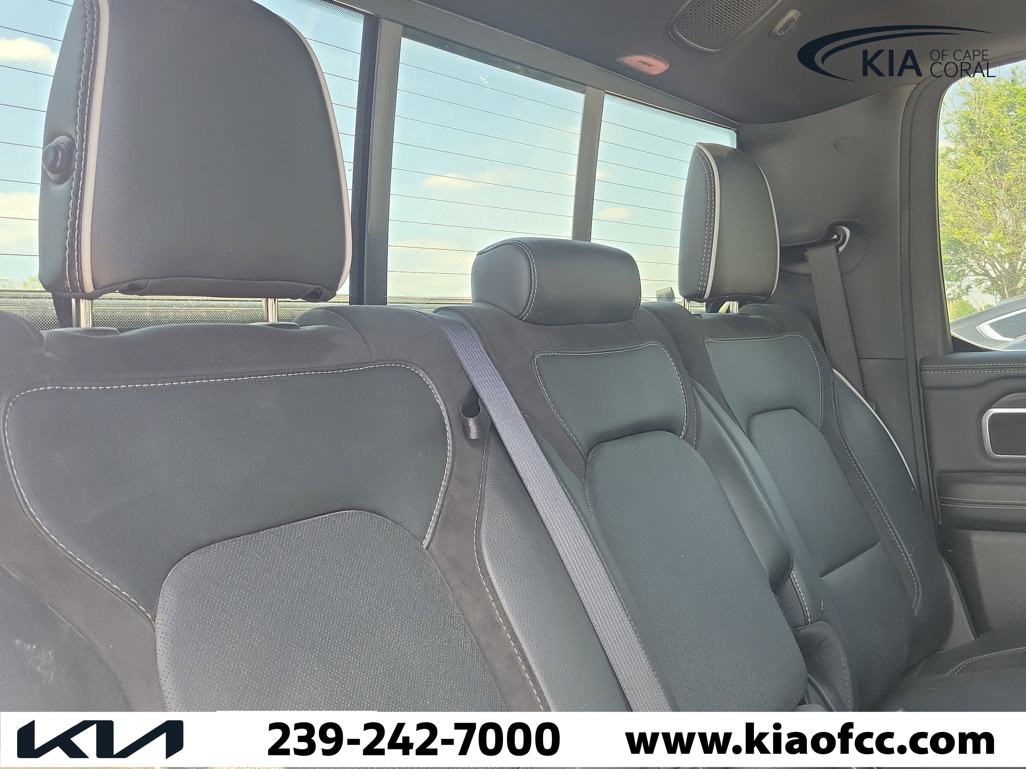 Used 2025 RAM 1500 Laramie AWD/4WD image 13