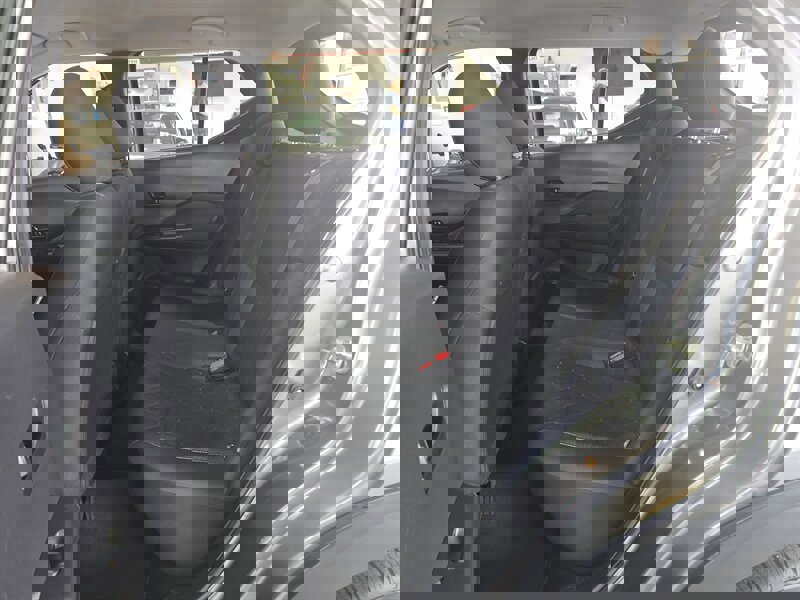 Used 2020 Nissan Kicks S image 11