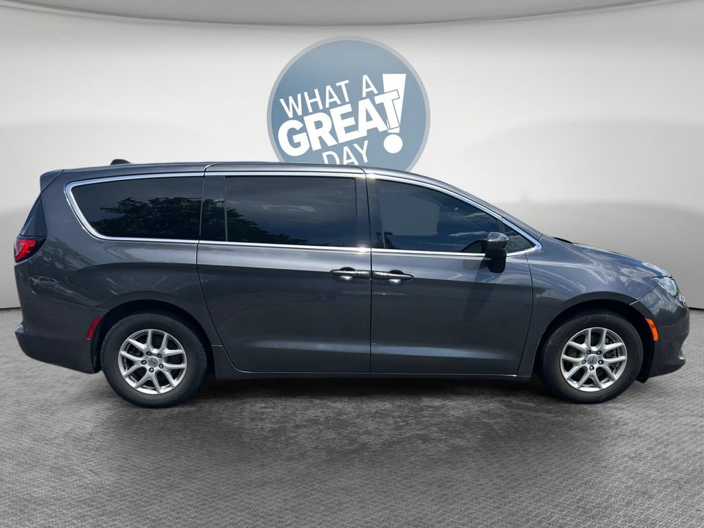 Certified 2023 Chrysler Voyager LX FWD image 2