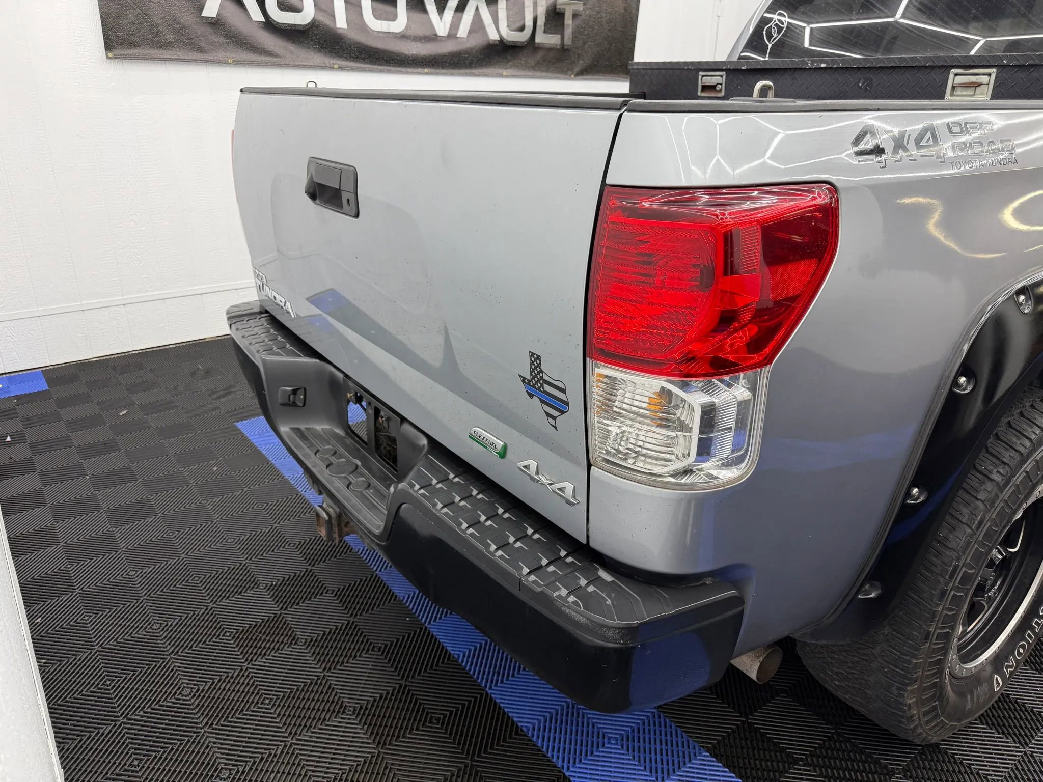 Used 2013 Toyota Tundra 4x4 Double Cab w/ Tow Pkg image 3