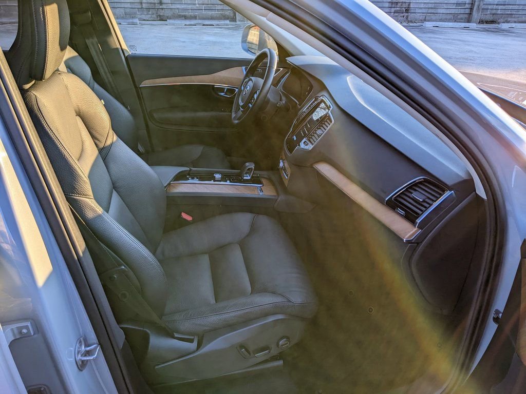 Certified 2025 Volvo XC90 T8 Plus w/ Protection Package Premier image 22