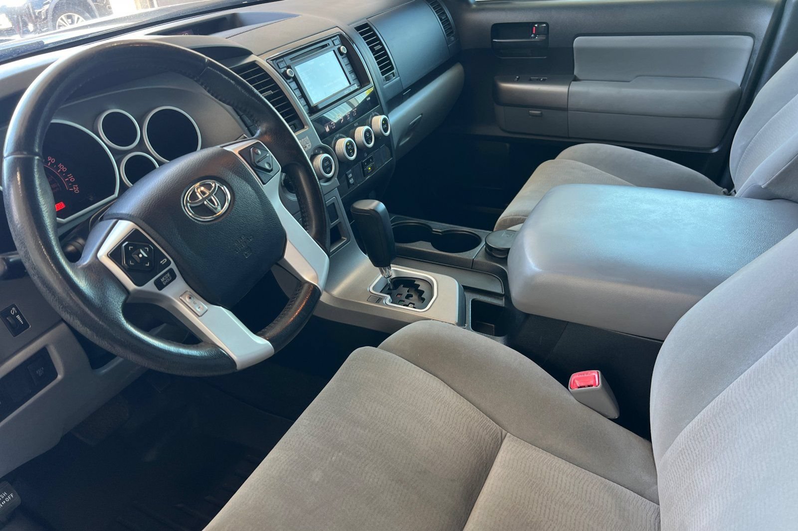 Used 2014 Toyota Sequoia SR5 AWD/4WD image 7